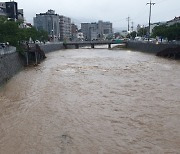 폭우에 60대女 실종, 전라권 벌써 인명 피해...중대본 2단계 격상