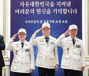 尹 “허위선동·가짜뉴스 대한민국 위협”