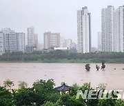 밤샘 장맛비에 수위 크게 오른 영산강