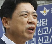 국방부 검찰단 출석한 부승찬 "이건 일종의 괘씸죄" [뉴시스Pic]