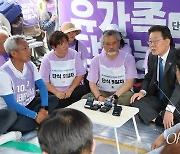 이재명 만난 이태원 유족 "야당이 외면하면 저흰 갈 데 없다"