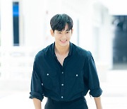 김수현,'사랑스럽게 인사하며' [사진]