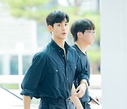 김수현,'우월한 비율 뽐내며' [사진]