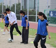 박충균 서울 E 감독, 이화여대 축구 동아리서 '스마일 스쿨' 진행