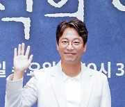 [T포토] 오만석 '즐거운 손인사'