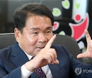 신경호 강원교육감 불법선거운동·사전뇌물수수 혐의 기소