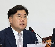 발언하는 박찬대 최고위원