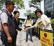 단식 농성 중인 이정미 대표 찾은 양경수 위원장-윤희숙 상임대표