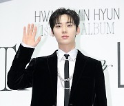 황민현, 비공개 스케줄 무단 방문하는 팬에 골머리...소속사는 '경고'[전문]