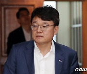 국정현안관계장관회의 참석하는 박성근 실장