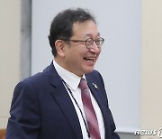 정무위 법안심사2소위 참석하는 정승윤 권익위 부위원장