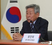 유인태 "조국은 백로, 신당은 까마귀나…曺, 무소속으로도  출마 안 할 것"