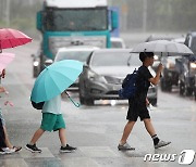 호우특보 지속…수영 중 실종된 학생 숨진채 발견