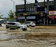 시간당 30㎜ 장맛비 계속…강원·경남·전남 등 호우특보 확대