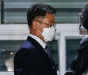 검찰, 김만배 최측근 '헬멧남' 최우향 재산 35억 동결