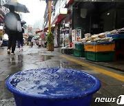 또 잠긴 상도동 반지하…쏟아진 장맛비에 서울도 피해 속출