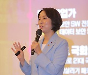 경총포럼 강연하는 이영 중기부 장관