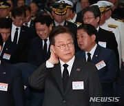 제2연평해전 승전 21주년 기념행사 참석한 김기현-이재명