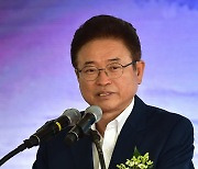 엘도라도 익스프레스호 취항식 축사하는 이철우 경북도지사