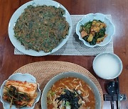 장마철엔 칼국수? "이왕이면 장칼국수"