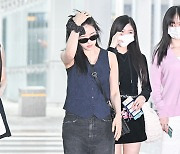 아이브 안유진,'시크한 공항출국' [사진]