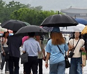 수도권 전역 호우주의보···전국에 강풍 불고 바다 악천후