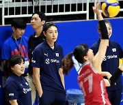 김연경 어드바이저, 매의 눈으로 선수들 관찰! [포토]