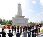 북한, 북중 우의탑 내부개조 완공 행사 진행