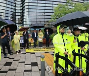 정의당 상무위 앞두고 경찰 일본대사관 경비