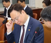 국회 출석한 복지부 장관