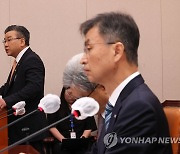 법사위 출석한 유병호 감사원 사무총장