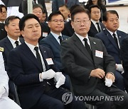 제2연평해전 승전 기념행사 참석한 김기현·이재명 대표