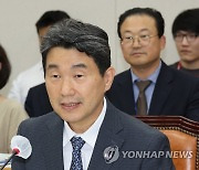 이주호 부총리, 경남지역서 디지털 기반 교육혁신 학교 방문