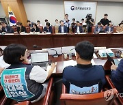 9차 전원회의 이어가는 사용자·근로자·공익위원들