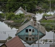 "우크라 카호우카 댐 붕괴 사망자 100명 넘어…수위 지속 하락"