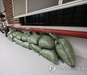 호우 피해 막기 위한 모래주머니