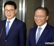 미소 보이는 여·야 원내대표