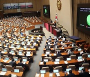 국회 본회의 통과되는 '가상자산 이용자 보호 법률안'