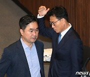 본회의 참석한 박광온 원내대표와 김종민 의원