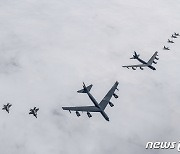 [속보]美 B-52H 전략폭격기 한반도 전개… 한미연합 공중훈련 실시