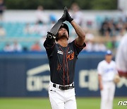 'KBO 첫 홈런' 기뻐하는 윌리엄스