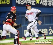 [포토] 박해민 '동점 주자 안방입성'