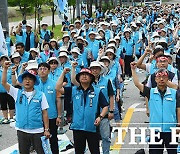 교육부 앞에 집결한 대학노조 "대학구조개악 폐기하라" [TF사진관]