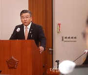 "단군 이래 최대 열람"…전현희 감사 절차 놓고 김의겸·유병호 충돌