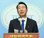 윤영찬 "尹, 쿠데타로 집권"…與 "조국 범죄 봐줬어야 했단 말이냐"