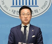 민주, '文 간첩' 발언 박인환 위원장 허위사실 명예훼손 고발