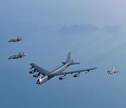 미 전략폭격기 ‘B-52H’ 한반도 상공 훈련