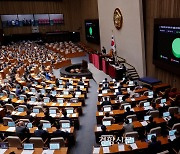 ‘유령 아동’ 방지 출생통보제···국회 본회의 통과