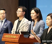 민주 혁신위, '친문' 황희 의원·이진·박성진 교수 추가 인선