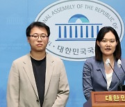 민주당 혁신위원에 '친문' 황희 추가발탁…'이재명 혁신위' 오명 벗을까